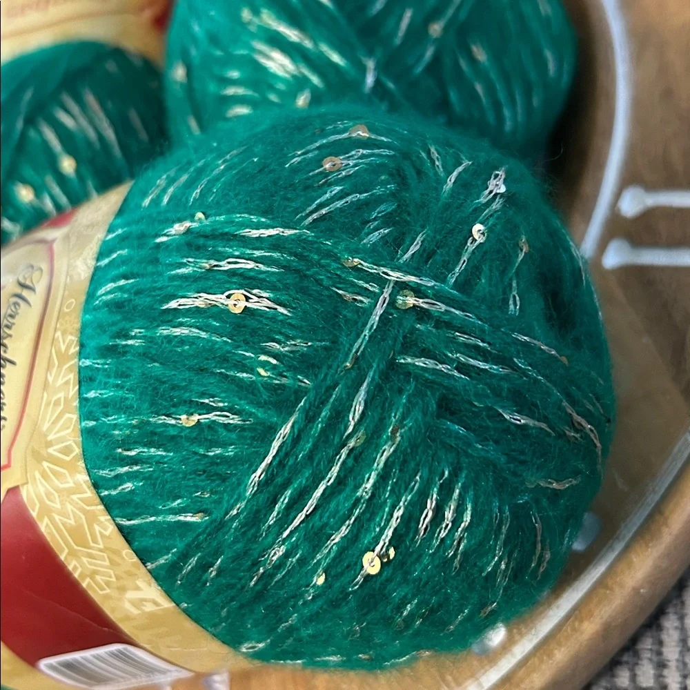 Herrschners yarn x4 skeins holiday sequins mistletoe green acrylic poly blend